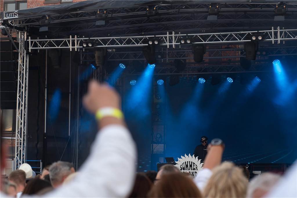 White Night, Fassanstich mit Bürgermeister Rajko Kravanja, DJ Moguai, leckere Küche – das war der erste Abend von Castrop kocht über am 29. Mai auf dem Castroper Marktplatz.