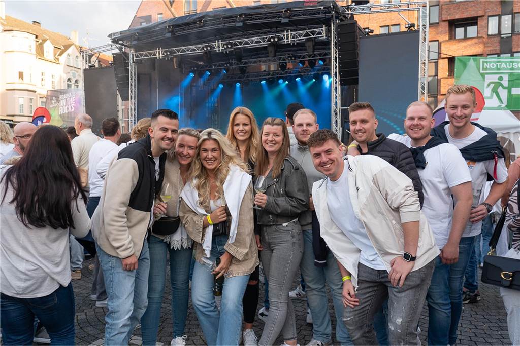 White Night, Fassanstich mit Bürgermeister Rajko Kravanja, DJ Moguai, leckere Küche – das war der erste Abend von Castrop kocht über am 29. Mai auf dem Castroper Marktplatz.