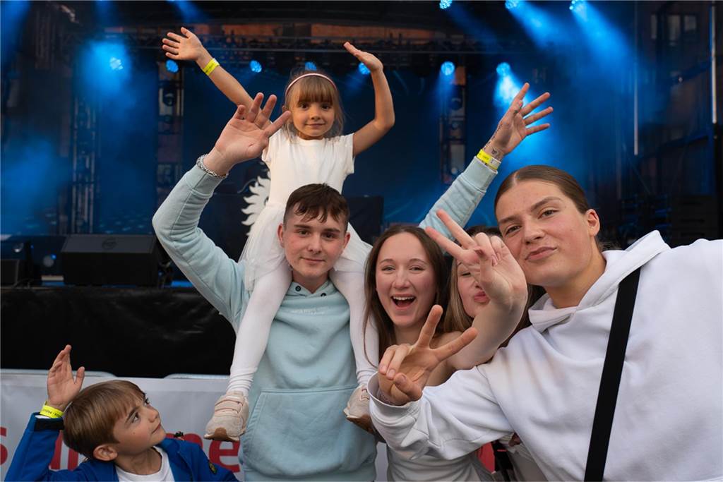 White Night, Fassanstich mit Bürgermeister Rajko Kravanja, DJ Moguai, leckere Küche – das war der erste Abend von Castrop kocht über am 29. Mai auf dem Castroper Marktplatz.