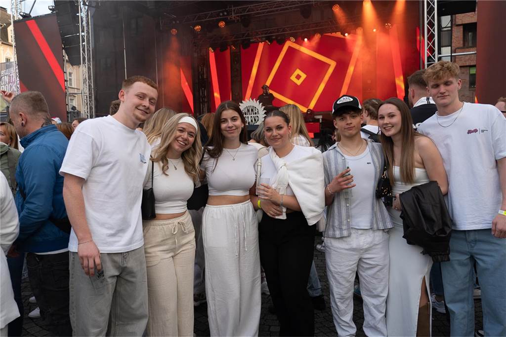 White Night, Fassanstich mit Bürgermeister Rajko Kravanja, DJ Moguai, leckere Küche – das war der erste Abend von Castrop kocht über am 29. Mai auf dem Castroper Marktplatz.