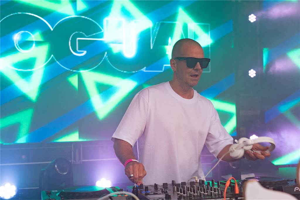 White Night, Fassanstich mit Bürgermeister Rajko Kravanja, DJ Moguai, leckere Küche – das war der erste Abend von Castrop kocht über am 29. Mai auf dem Castroper Marktplatz.