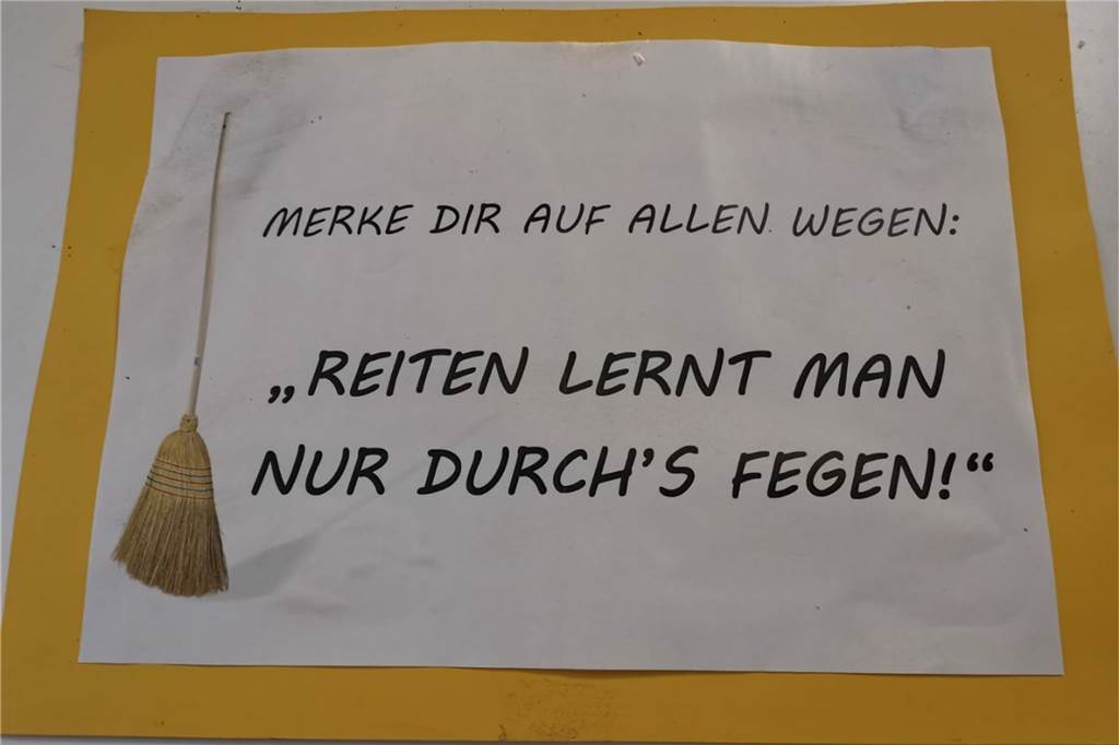 Förderprogramm rettet ZRFV Kirchhellen vor Schließung Wichtige Weisheit aus der Stallgasse. Beim ZRFV Kirchhellen müssen alle mit anpacken.