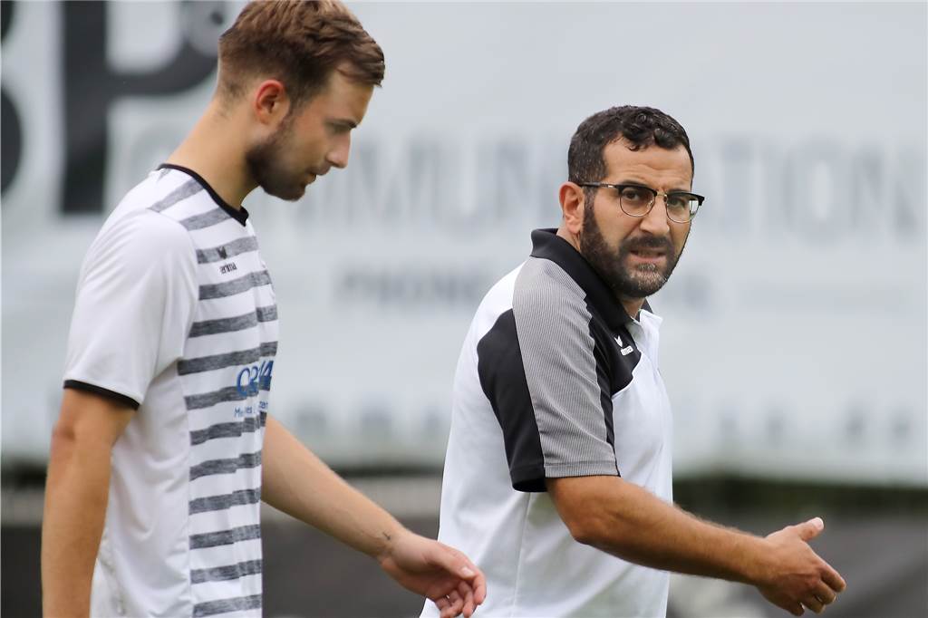 Smajlovic verlässt Westfalia Wickede wieder und kritisiert den Klub – „Er keine große Hilfe“ Wickedes Trainer Mohamed Lmcademali (r.) kann die Aussagen von Smajlovic teilweise nicht nachvollziehen.