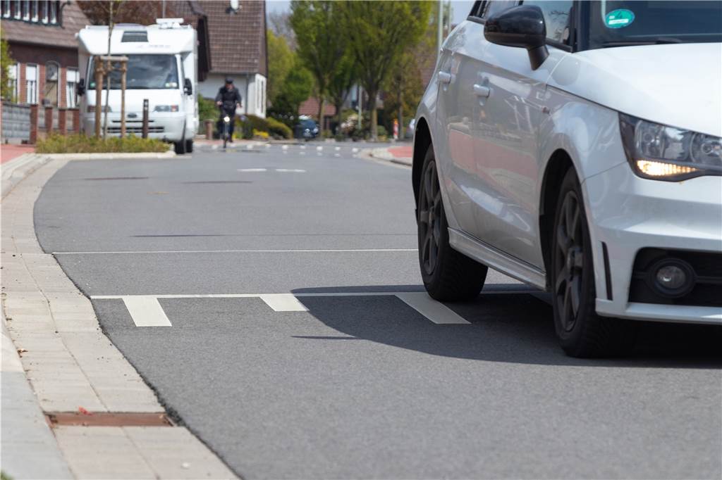 1,5 Millionen Euro für den Beethovenring: Anlieger müssen auch zahlen Wie auf dem schon sanierten Teilstück des Beethovenrings sollen auch im folgenden Abschnitt Rampen zur Verkehrsberuhigung eingebaut werden. Diese fallen aber mit einer Höhe von sieben Zentimetern eher sanft aus.