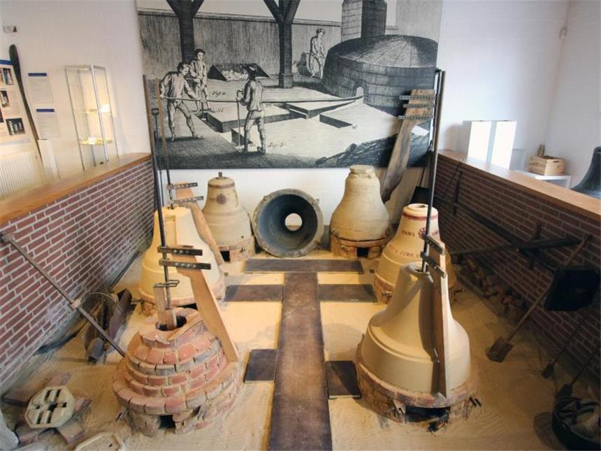 Wie früher: Im Museum ist eine Glockengrube nachgebaut. Foto: Bernd F. Meier/dpa-tmn