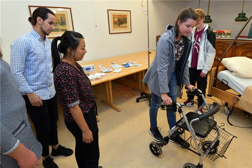 Lüner Nacht der Ausbildung: Anmeldung für digitale Ausbildungsmesse läuft Wie funktionieren Pflegeberufe? Diese Frage lässt sich in diesem Jahr nicht durch Anfassen und Ausprobieren beantworten. Die Lüner Nacht der Ausbildung findet nur digital statt.