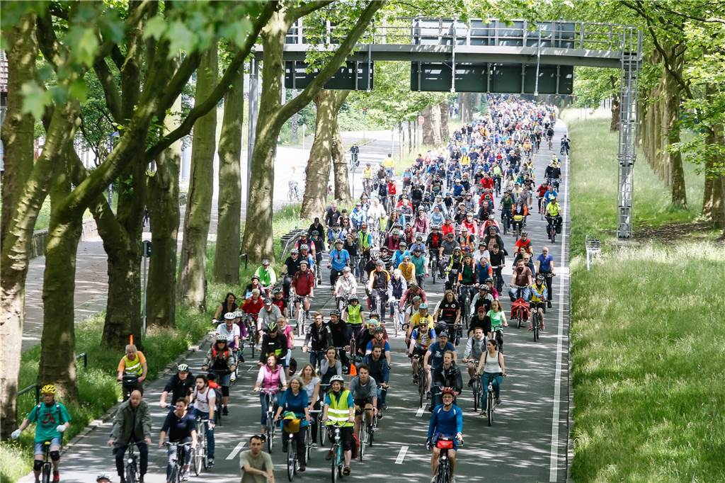 „Kriegserklärung“ oder richtiger Weg? Streit um Fahrradkonzept der Stadt Wie groß der Rückhalt für den Radverkehr in Dortmund ist, zeigt sich immer wieder bei Aktionen wie der „Kidical Mass“ und Rad-Sternfahrten.