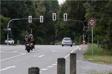 Wie hier vor dem Kessebürener Weg gilt auch an den beiden B1-Kreuzungen weiter in Richtung Dortmund Tempo 50.