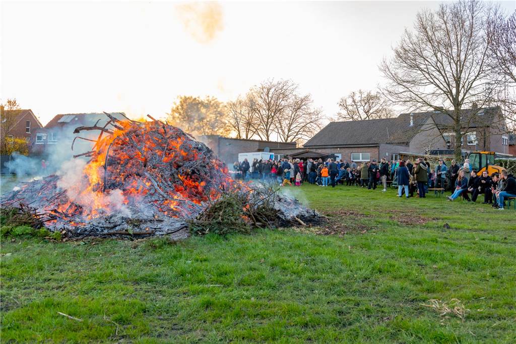 Wie in vielen Orten gab es auch in Cappenberg an Ostersonntag, 9. April, das traditionelle Osterfeuer. 