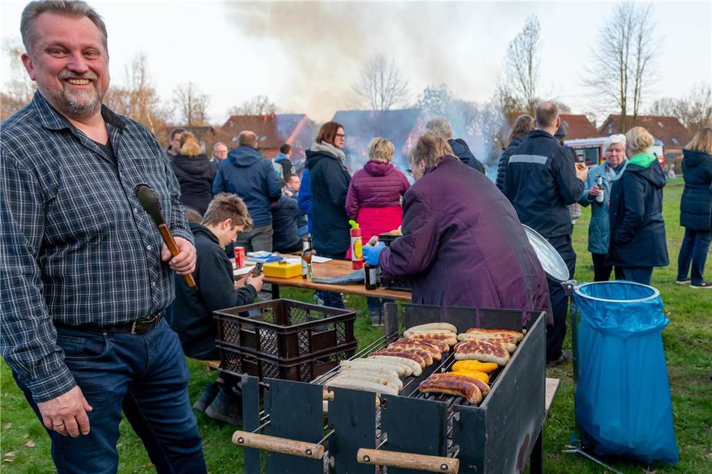 Wie in vielen Orten gab es auch in Cappenberg an Ostersonntag, 9. April, das traditionelle Osterfeuer. 