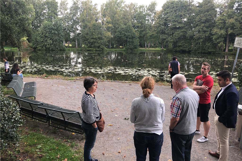 Pläne für das Rathausumfeld: Mühlenbach soll kleine Forscher anlocken Wie kann der kleine Platz zwischen Mühlenteich und Rathaus mehr Aufenthaltsqualität bekommen? Darüber diskutierten die DTP-Planer mit den Bürgern.