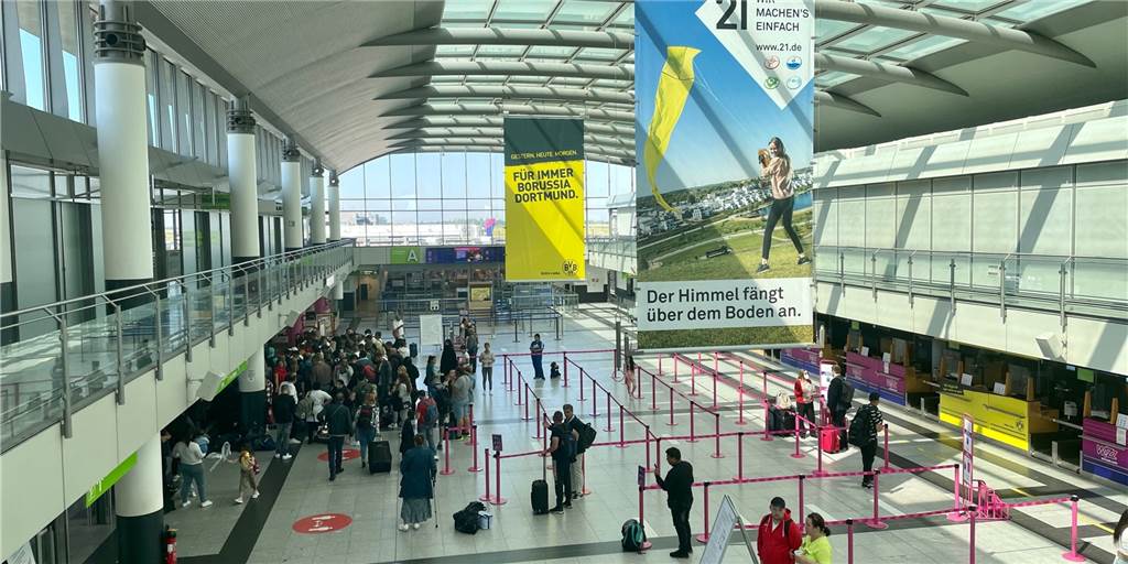 Was, wenn Dortmunds Airport schließen müsste? 7 Ideen für eine neue Nutzung Wie könnten das Terminal und die gesamten Flächen ohne den Flughafen genutzt werden? Die Stadtplaner haben „Visionen“ entworfen.