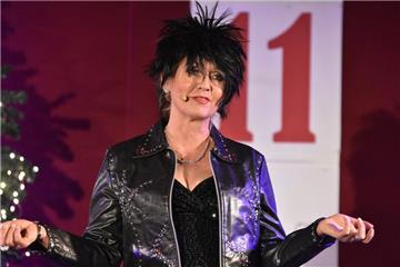 Wie schon 2015 ist Susan Kent auch in diesem Jahr dabei beim Adventskalender von "Ab ins Zelt". Wann genau welcher Künstler auftritt, ist noch streng geheim. 
