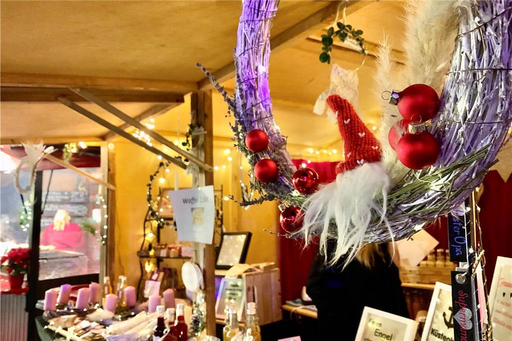 Highlights auf dem Weihnachtsdorf in Castrop: Tannenbaum schmücken, Budenzauber und Irish Folk Wie schon bei der Erstauflage kann wieder ein Stand auf dem Weihnachtsmarkt von Kunsthandwerkern, Schulen und Co. gemietet und bestückt werden.