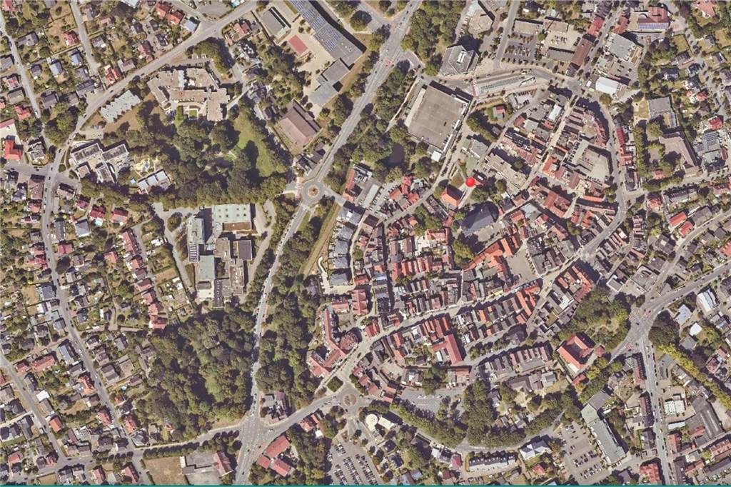 Wie sehr die Wirtschaft das Leben in der Innenstadt beeinflusst, zeigt das Jahr 2022, als Rewe Symalla mit 60 Mitarbeitern im einstigen Horne-Center schließt. Seit 2024 ist wieder Leben in dem Kaufhaus, das sich jetzt City Mall Werne nennt. 