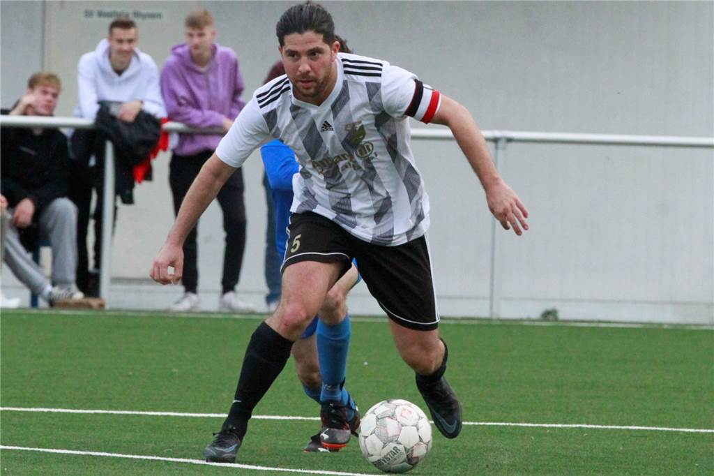 "Abartiges Gefühl": Rassistische Äußerungen für Eintracht-Werne-Spieler schon "fast Gewohnheit" Wie viele Spieler von Eintracht Werne schaltet auch Kapitän Enes Akyüz bei rassistischen Äußerungen auf Durchzug.