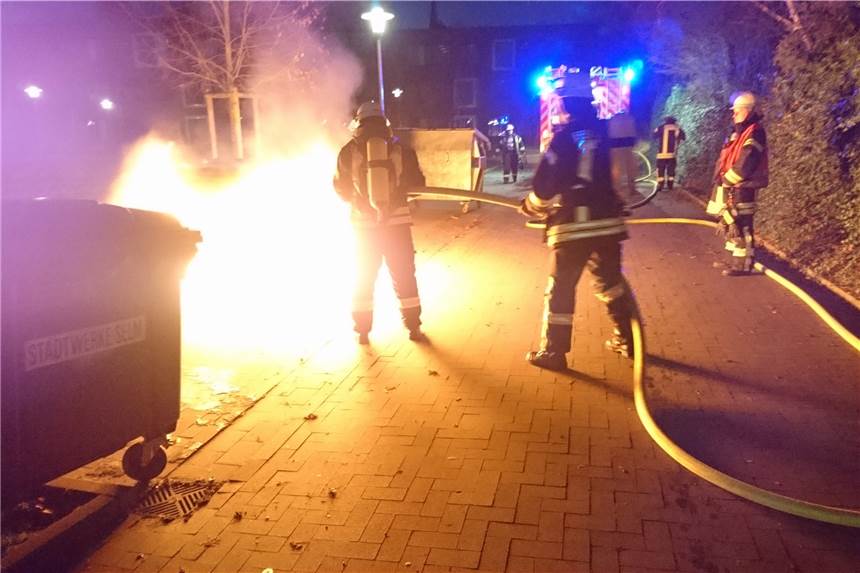 Brandstiftung: 5. Fall innerhalb weniger Monate an der Sekundarschule Wieder brannte auf dem Schulhof der Marga-Spiegel-Sekundarschule ein Abfall-Container.