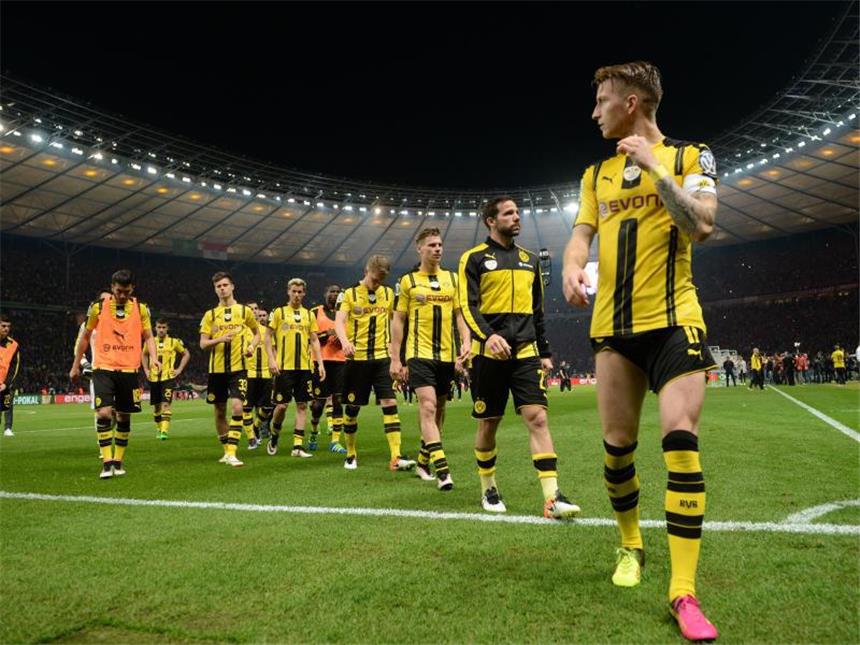 Drama in vier Akten: Das Finaltrauma von Borussia Dortmund Wieder Finale, wieder kein Pokal: Die Dortmunder suchen die Erklärung dafür nicht ausschließlich in der eigenen Leistung. Foto: Bernd Thissen