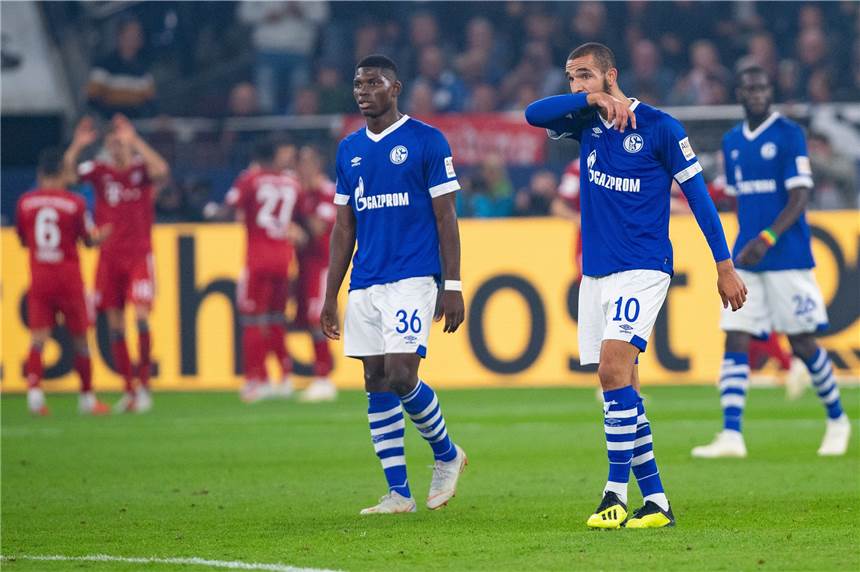 Königsblau droht nach Niederlage gegen Rekordmeister Bayern die Rote Laterne Wieder nichts: Auch nach dem Spiel gegen die Bayern steht Schalke mit Breel Embolo (l.) und Nabil Bentaleb ohne Punkte da.