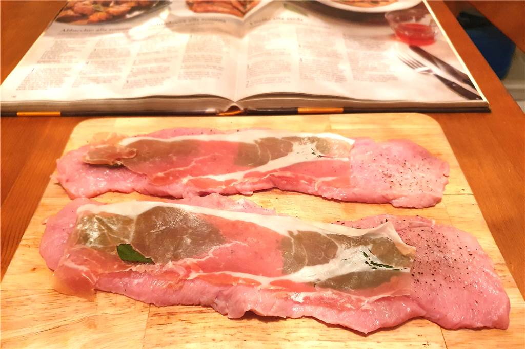 Küchen-Test statt Restaurant-Check: Gegessen wird zu Hause... Wiener Schnitzel gab es zwar nicht, stattdessen Saltimbocca.