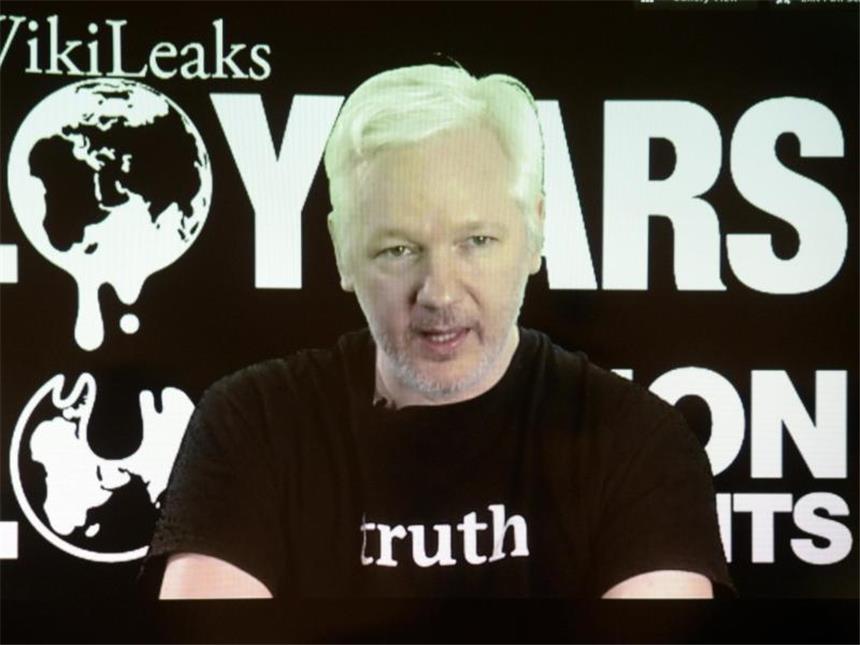 Assange will vorerst nicht in die USA Wikileaks-Gründer Julian Assange war vor mehr als vier Jahren in die Botschaft Ecuadors in London geflüchtet, um einer Festnahme zu entgehen. Foto: Maurizio Gambarini/Archiv