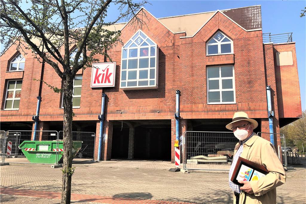 Handels-Experte: „So viele Chancen hatte dieser Stadtteil lange nicht mehr“ Wilhelm Mohrenstecher ist erleichtert, dass der Umbau des ehemaligen Kaufhauses Konze endlich begonnen hat. Hier soll ein modernes Einkaufzentrum entstehen.