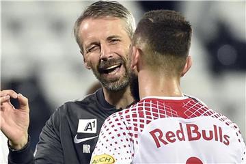 Will mit RB Salzburg ins Europa-Leage-Halbfinale und hat in der Bundesliga Begehrlichkeiten geweckt: Trainer Marco Rose (l). Foto: Hans Punz