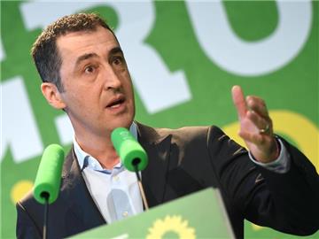 Will seine Partei in die Bundestagswahl 2017 führen: Der Grünen-Vorsitzende Cem Özdemir. Foto: Britta Pedersen/Archiv