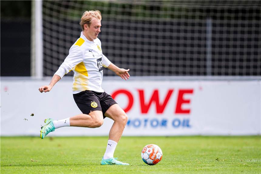 Wechsel nach Italien? BVB-Spieler Julian Brandt mit klarer Ansage Will sich beim BVB durchsetzen: Mittelfeldspieler Julian Brandt.