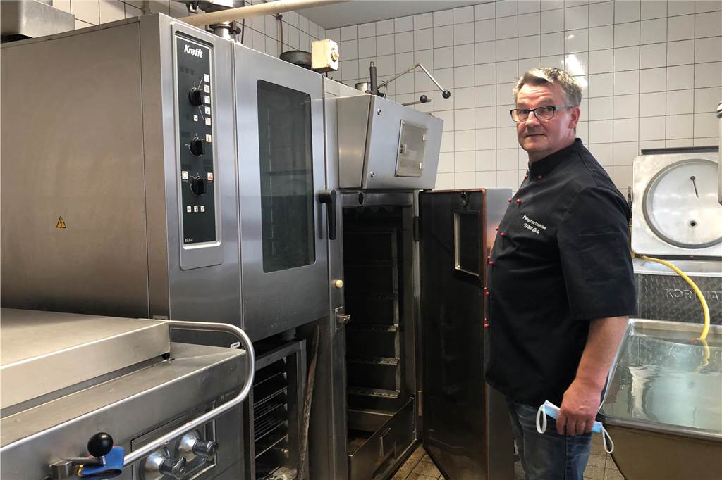 Letzter Tag der Fleischerei Bols: „Für meine Mutter ist es am härtesten“ Willi Bols in der Küche der Fleischerei. Silvester öffnet er letztmals.