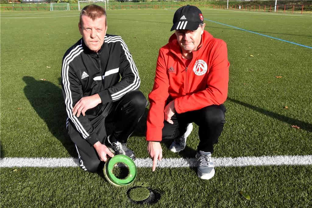 Nach vermeintlichem Faustschlag: Spiel wird nach 29 Minuten abgebrochen Willi Henseleit (r.) ist Trainer der SG Victoria/SF II.