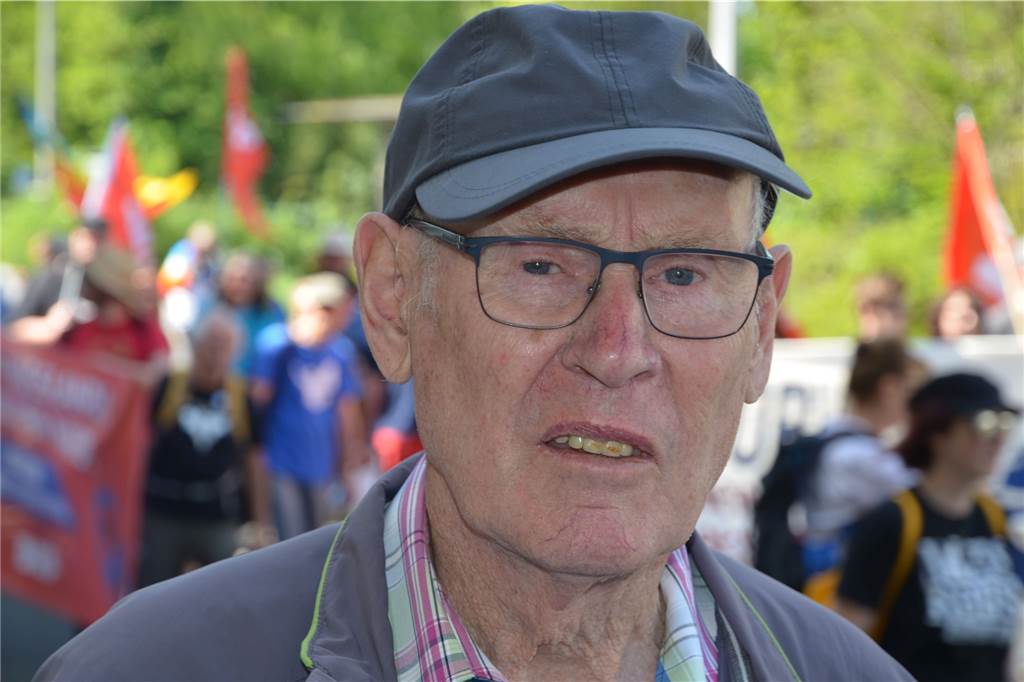 Teilnehmer des Rhein-Ruhr-Ostermarsches setzen in Dortmund starkes Zeichen gegen Rechts Willi Hoffmeister war zum 59. Mal beim Ostermarsch dabei.