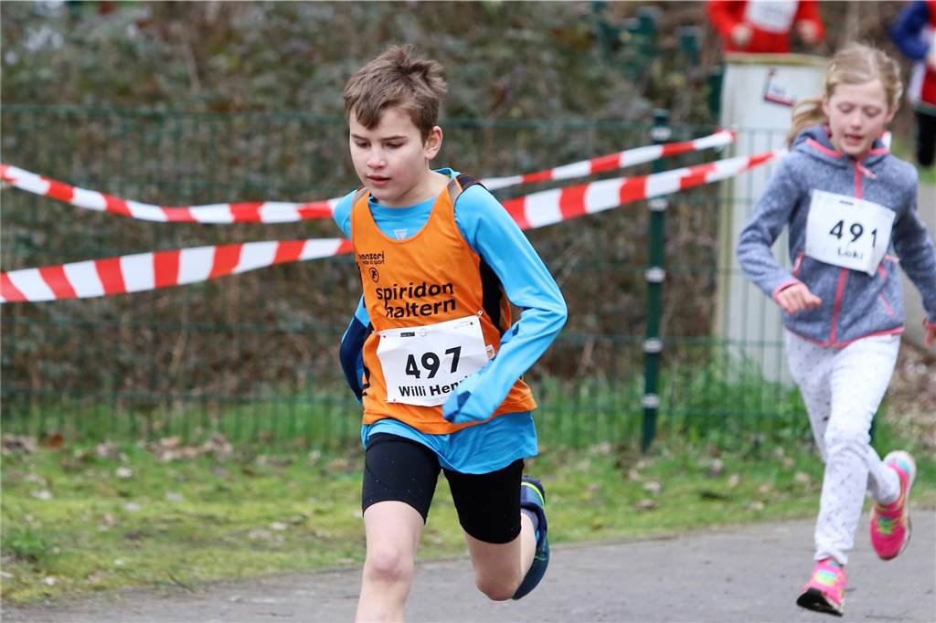 150 Athleten trotzen dem schlechten Wetter Willi Mundt läuft.