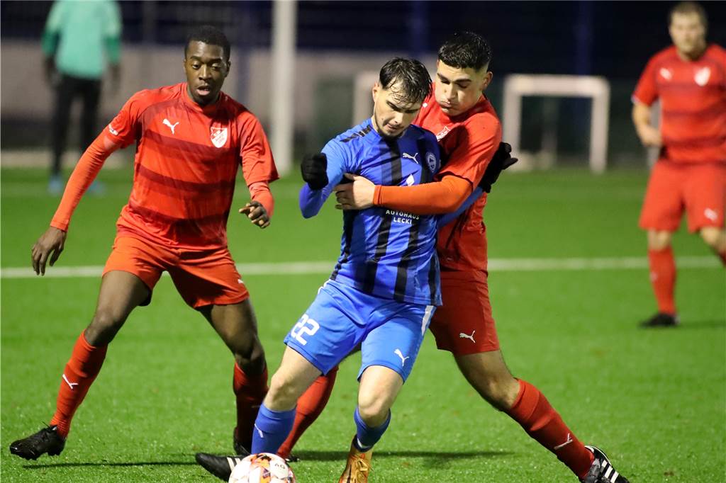 William Valenti wechselt zu Landesliga-Abstiegskandidat: „Das ist ein noch größerer Anreiz“ William Valenti (M.) verlässt den FC Brünninghausen in diesem Winter nach nur einem halben Jahr in Richtung SV Brackel.