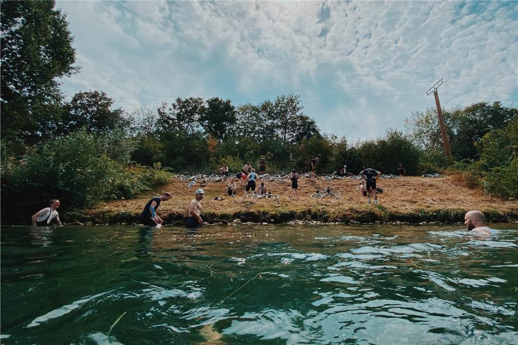 Dirty Dorsten: Per Rad auf „dreckigen“ Wegen durch Wald und Flur Willkommene Abkühlung im Kanal - angesichts der Wetterprognosen in diesem Jahr wohl eher nicht zu erwarten.