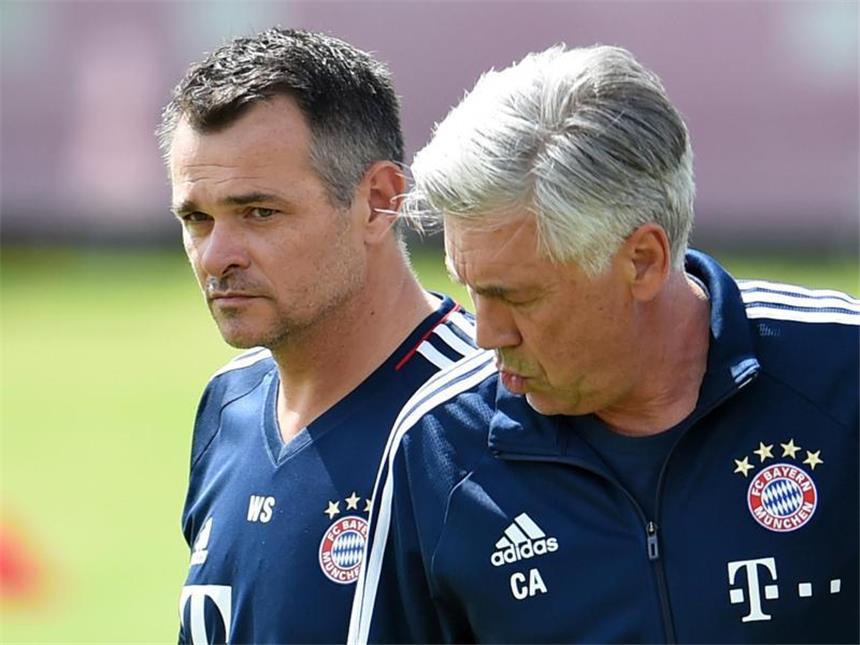 Münchner Interimslösung: Sagnol übernimmt FC Bayern Willy Sagnol (l) übernimmt interimsmäßig das Traineramt beim FC Bayern von Carlo Ancelotti. Foto: Andreas Gebert
