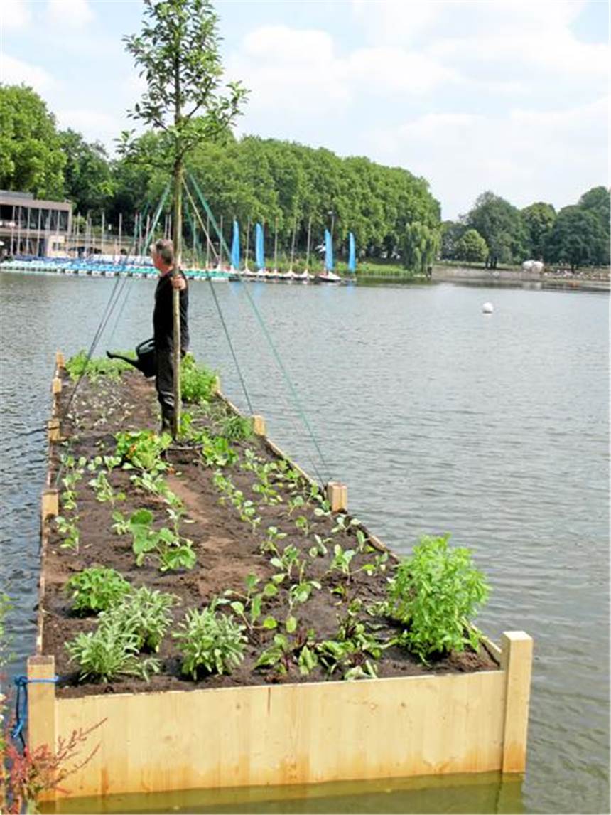 Wilm Weppelmann will 30 Tage Robinson sein Wilm Weppelmann 2013 auf seinem Garten-Floß: In diesem Jahr will er die Gemüse-Insel bewohnen.