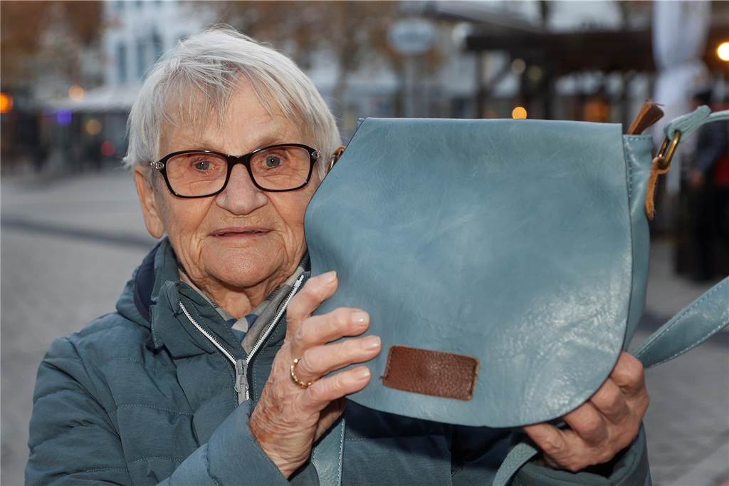 Wilma Scheper will jetzt diese Handtasche nutzen.