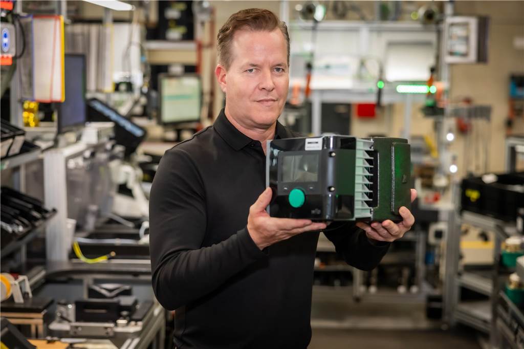 Wilo-Chef Oliver Hermes mit einer Pumpe, die bei dem Technologiekonzern in Hörde hergestellt werden.