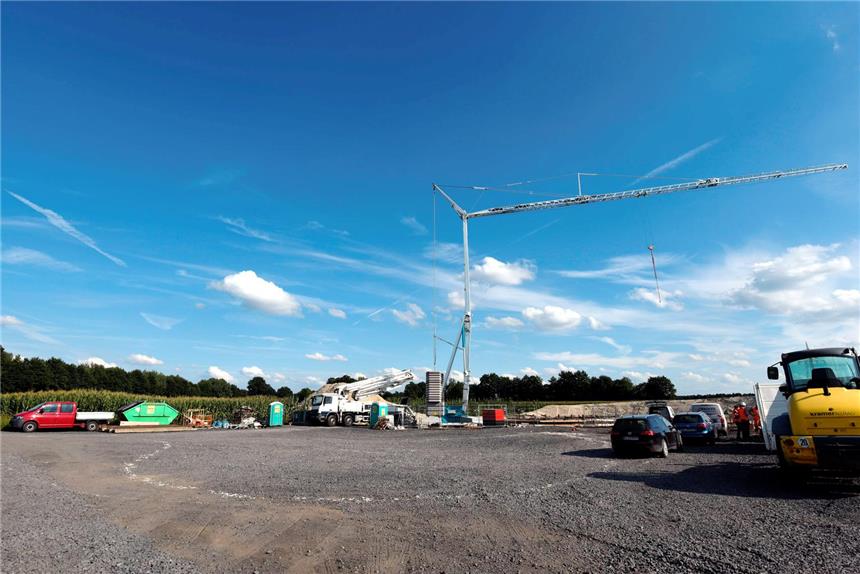 Drei Anlagen im Bau Windkraftanlagen im Bau für den Bürgerwindpark Wichum