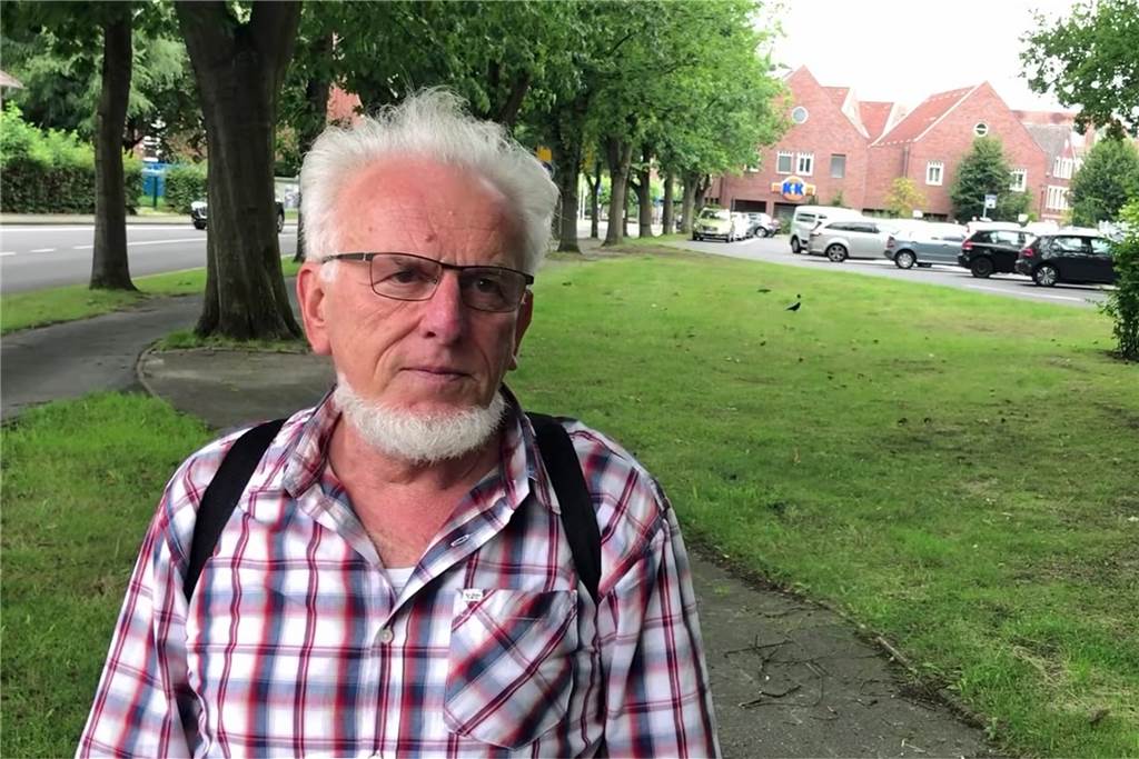 Mit Video: ADFC Werne verhindert Planungsfehler an Kurt-Schumacher-Straße Winfried Hoch am Einmündungsbereich Kurt-Schumacher-Straße/Am Griesetorn.