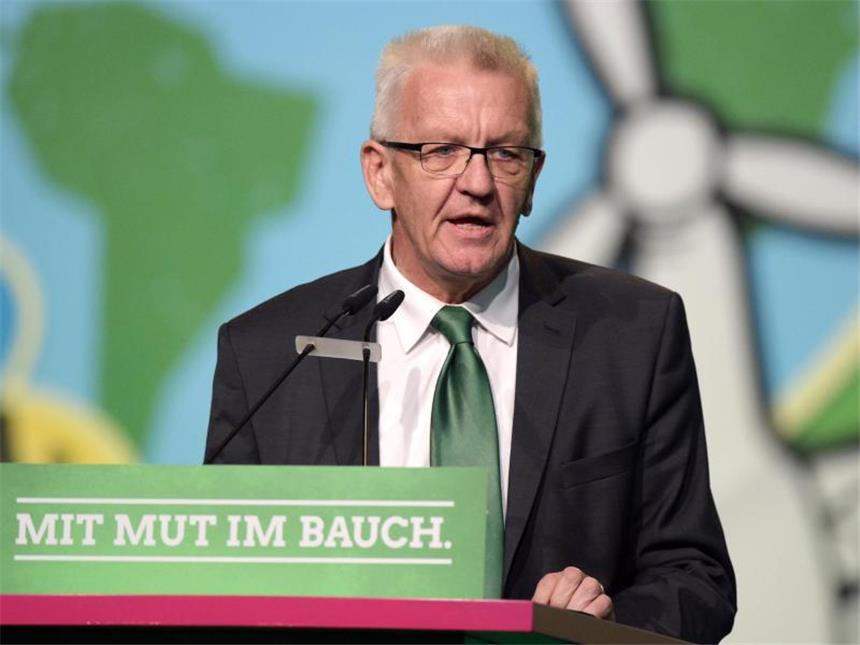 Kretschmann mahnt Grüne zu Realitätssinn in Flüchtlingskrise Winfried Kretschmann: «Nicht alle, die zu uns kommen, können auch hier bleiben.» Foto: Rainer Jensen