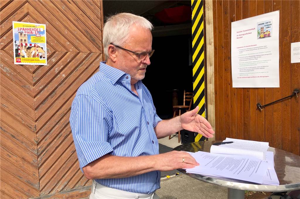 Neubauklotz zerstört Ortskern: Dorfgemeinschaft kämpft und will klagen Winfried Liebig ist Vorsitzender des Vereins "Unsere Mitte Steigerturm".