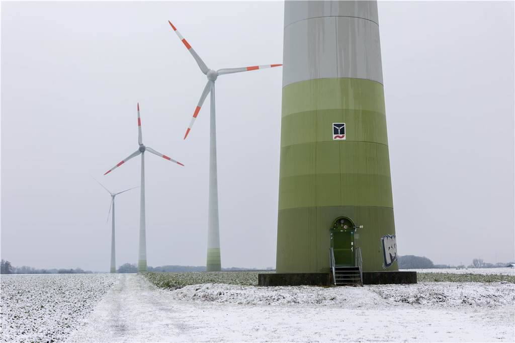 Winter an Windkraftanlagen in Heek am 9. Januar