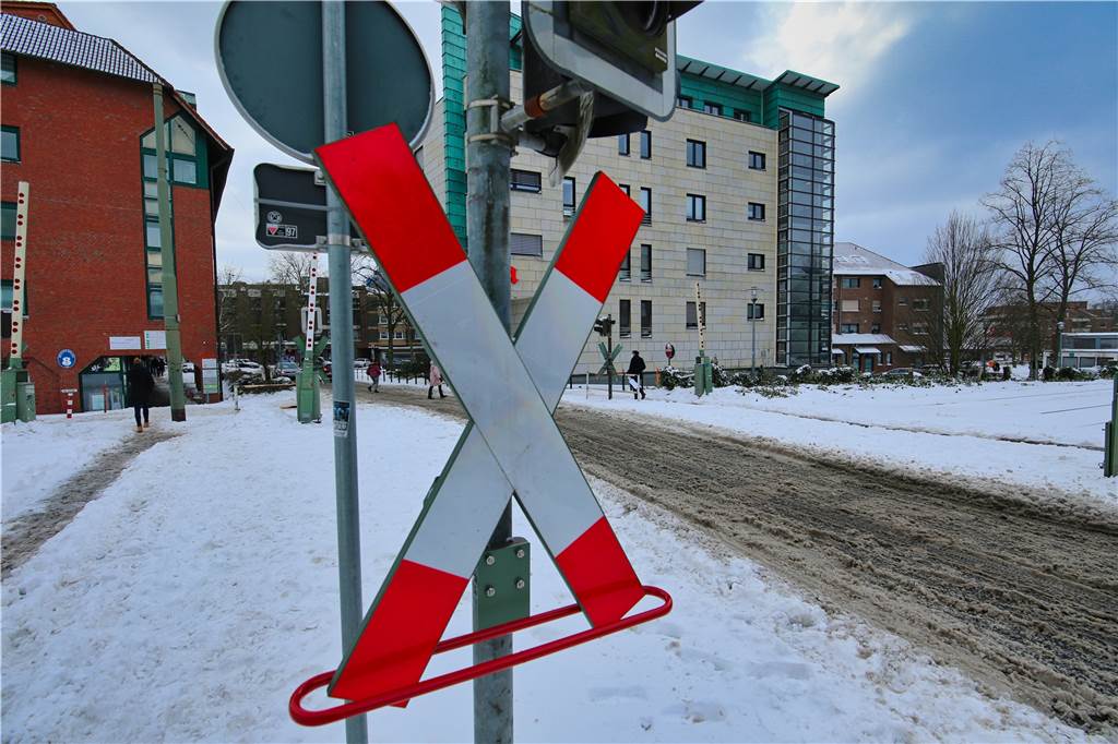 Schnee-Chaos: Für die einen Winter-Wunderland, für die anderen Mühsal Wintereinbruch in der Castroper Altstadt. So sah es am Montag, 8. Februar 2021, dort aus.