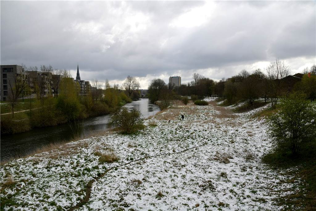 Schneeschauer in Lünen: Wetterdienst warnt auch vor Sturmböen Winterlich wirkt es am Dienstag (6.4.) in Lünen.