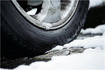 Winterreifen sollten, nachdem sie nicht mehr benutzt werden, trocken gelagert werden. Foto: Sina Schuldt