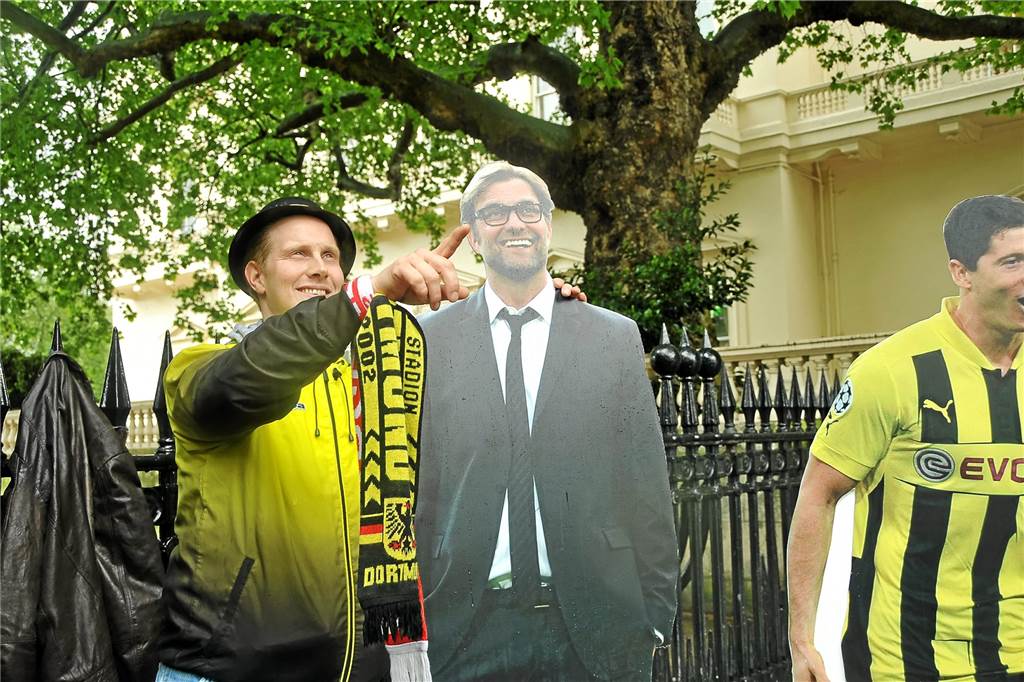 Die 10er-Jahre in Dortmund: Aufbruch, Angst und viele BVB-Partys Wir alle sind Kloppo: Ein BVB-Fan 2013 in London.