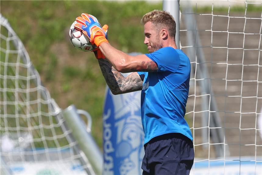 Schalke-Torwart Ralf Fährmann: Wir haben den besten Trainer der Liga „Wir gehen mit Ehrfurcht in die Saison“, sagt Schalke-Keeper Ralf Fährmann vor den Herausforderungen in Liga und Champions League.