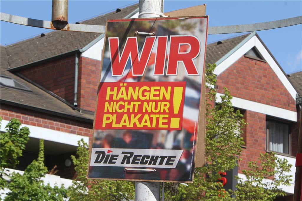 Wenn das Kind ein Nazi wird: Wo Eltern in Dortmund Hilfe finden „Wir hängen nicht nur Plakate“: Eine Provokation, die auf die Lynchjustiz der Wehrmacht anspielt - und darauf abzielt, Aufmerksamkeit zu erhaschen.